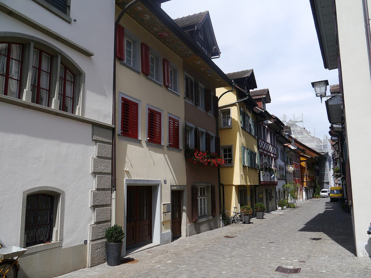 Lane in the old town of Zug with red shutters